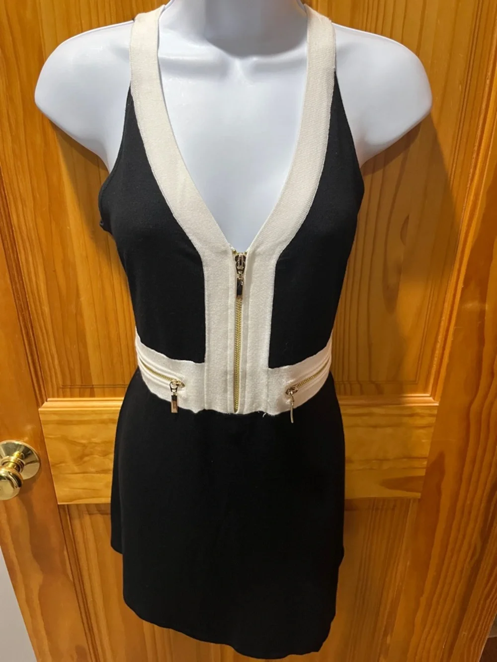 Venus Black and White Long Asymmetrical Top with pretty Zipper detailing - Picture 2 of 7